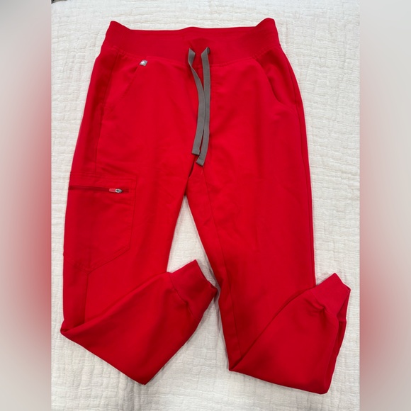 FIGS Technical Collection Scrub Pants Women’s Red Jogger Style scrubs - Picture 1 of 5
